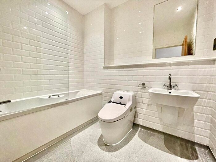 1 Bedroom Flat To Rent In Lower Vickers Street, Manchester, Greater Manchester, M40