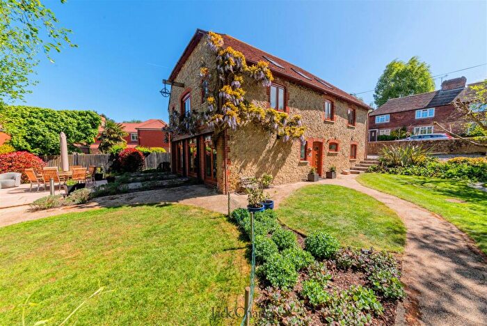 5 Bedroom Detached House For Sale In Pump Close, Leybourne, West Malling, ME19