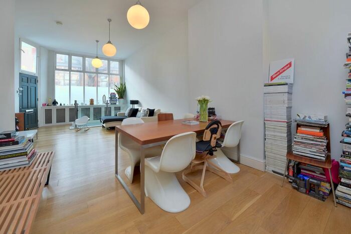 2 Bedroom Flat To Rent In Calabria Road, Highbury, London, N5