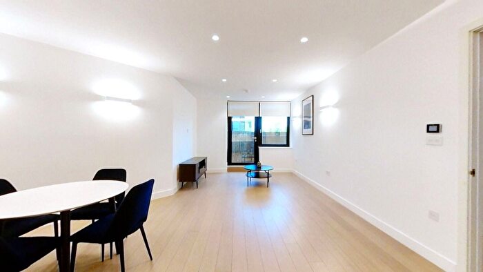 1 Bedroom Flat To Rent In New Horizons Court, Brentford, TW8