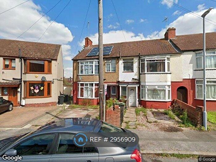 3 Bedroom End Terrace House To Rent In Shelley Road, Luton, LU4