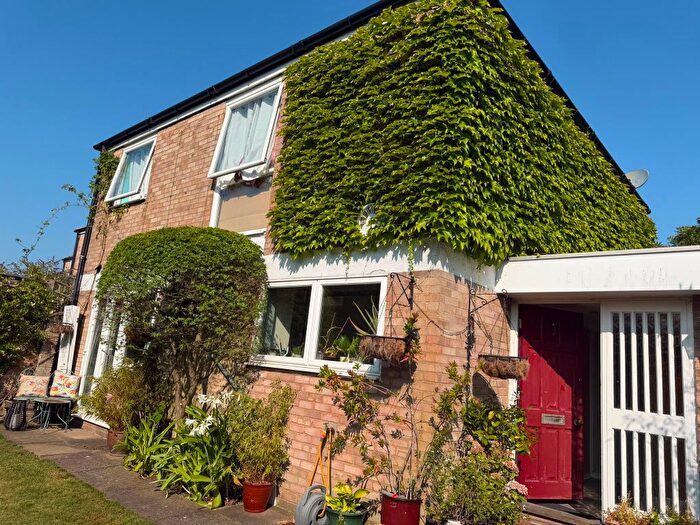 4 Bedroom Link Detached House For Sale In Viney Bank, Courtwood Lane, Forestdale, Croydon, CR0