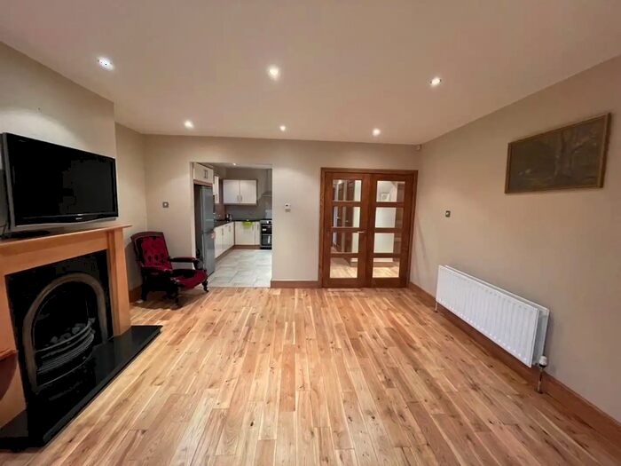 2 Bedroom Apartment To Rent In Malone Manor, Belfast, BT9