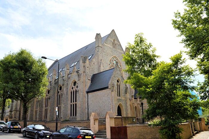 2 Bedroom Flat For Sale In Highgate Road, Dartmoputh Park, London, NW5