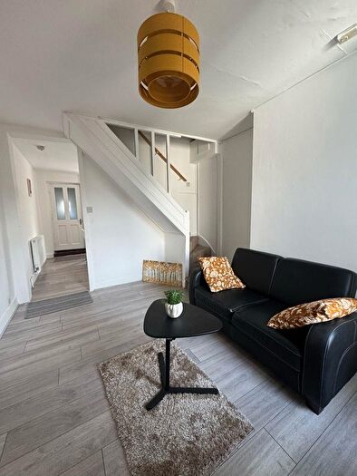 2 Bedroom Semi Detached House To Rent In Selsdon Road, South Croydon, CR2