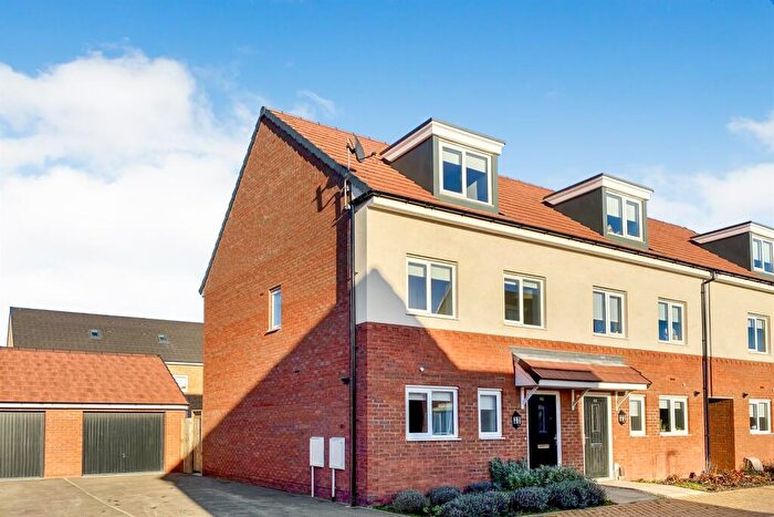 3 Bedroom Semi-Detached House To Rent In Bedroom Semi Detached House In Horwood Drive, Gedling, NG4