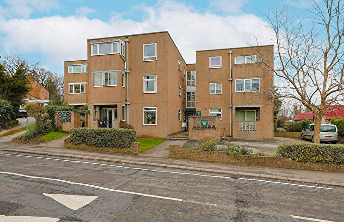 2 Bedroom Flat For Sale In Stand Road, Newbold, Chesterfield, S41