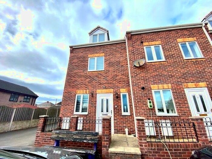3 Bedroom Property To Rent In Ealands Close, Little Houghton, Barnsley, S72