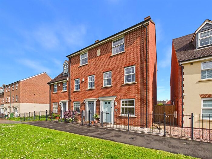 4 Bedroom End Of Terrace House For Sale In Waddington Way Kingsway, Quedgeley, Gloucester, GL2