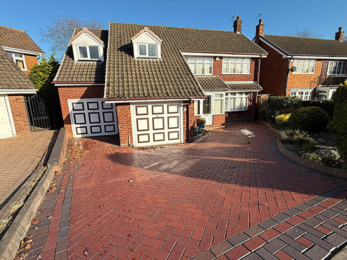 4 Bedroom Detached House For Sale In Cottesmore Close, West Bromwich, B71