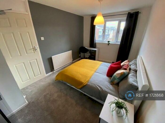 5 Bedroom Terraced House To Rent In Herald Close, Beeston, Nottingham, NG9