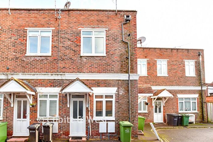 1 Bedroom Mews For Sale In Highland Road, Southsea, Hampshire, PO4