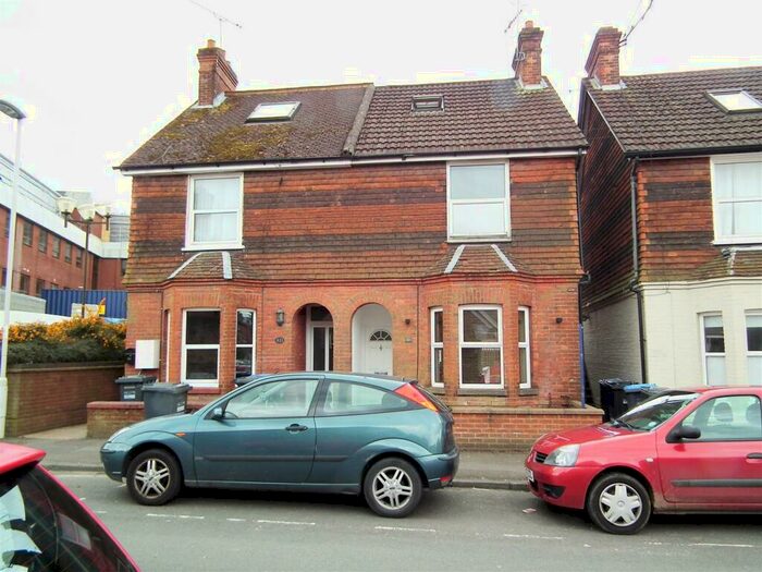 2 Bedroom Duplex To Rent In St James Road, East Grinstead, RH19