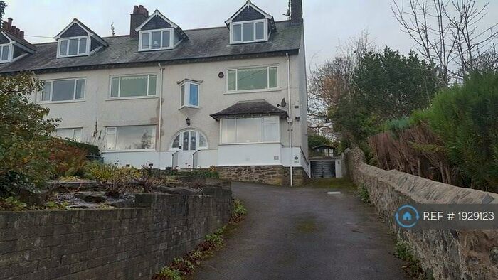 2 Bedroom Flat To Rent In Cadnant Park, Conwy, LL32