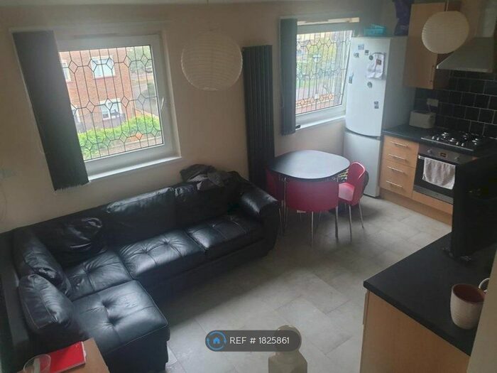 4 Bedroom Flat To Rent In Wren House, London, E3