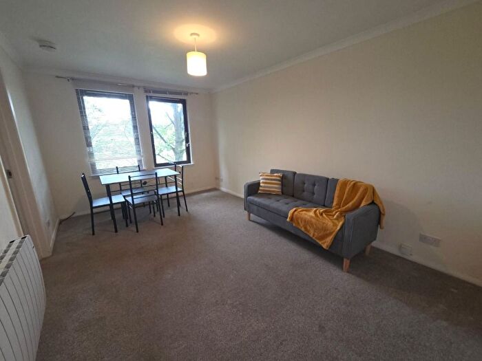 2 Bedroom Flat To Rent In Headland Court, City Centre, Aberdeen, AB10