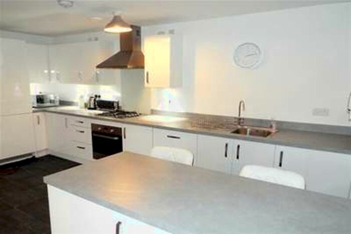 2 Bedroom Flat To Rent In Rosso Close, Belle Vue, DN4