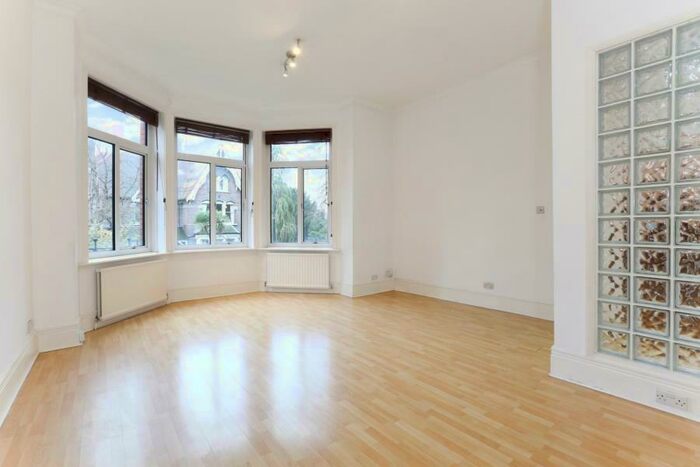 3 Bedroom Apartment To Rent In Fitzjohns Avenue, Hampstead, NW3