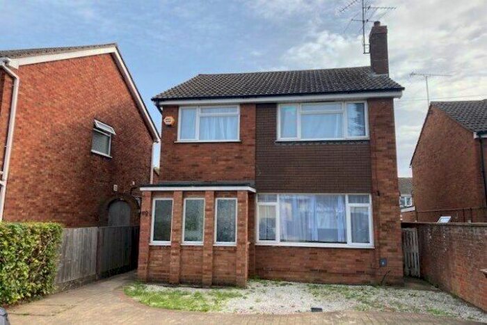 3 Bedroom Property To Rent In Sundon Park Road, Luton, LU3