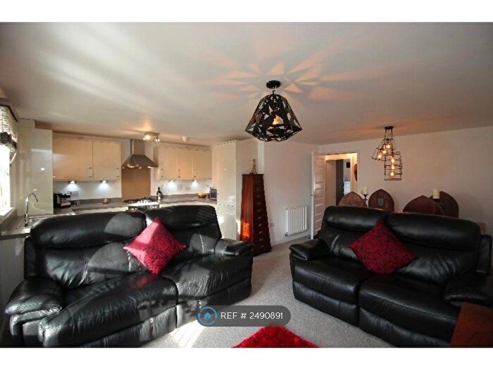 2 Bedroom Flat To Rent In College Medway, Eskbank, EH22