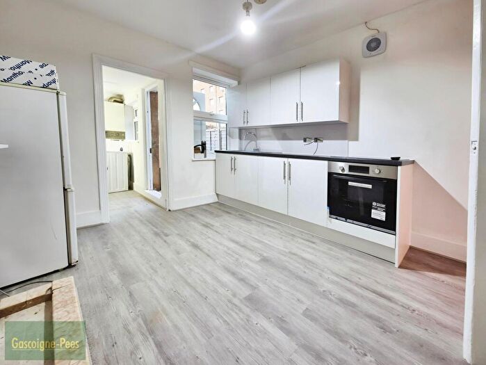 2 Bedroom House To Rent In Dickerage Road - New Malden, KT3