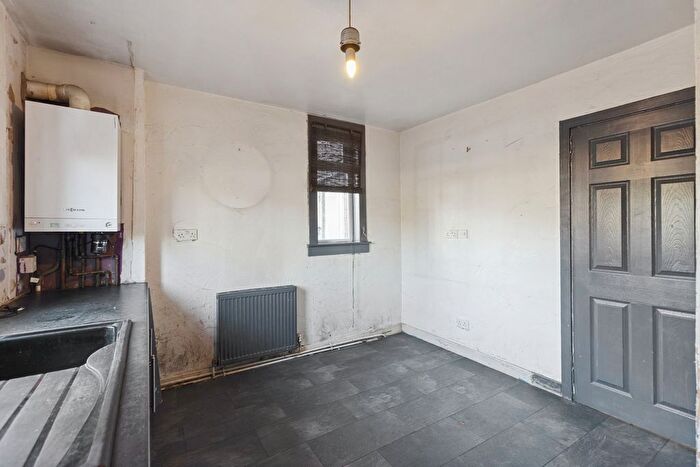 2 Bedroom Flat For Sale In Grangeburn Road, Grangemouth, FK3