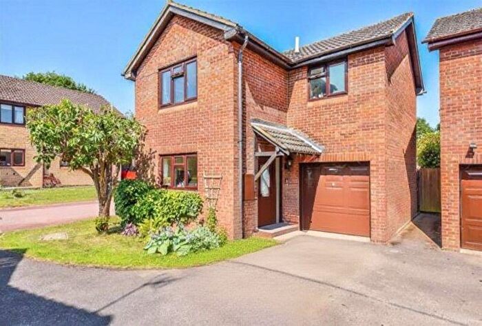 3 Bedroom House To Rent In Shutehay Drive, Cam, GL11