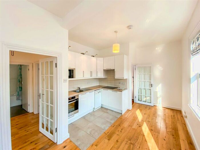 2 Bedroom Flat To Rent In Dundonald Road, London, SW19