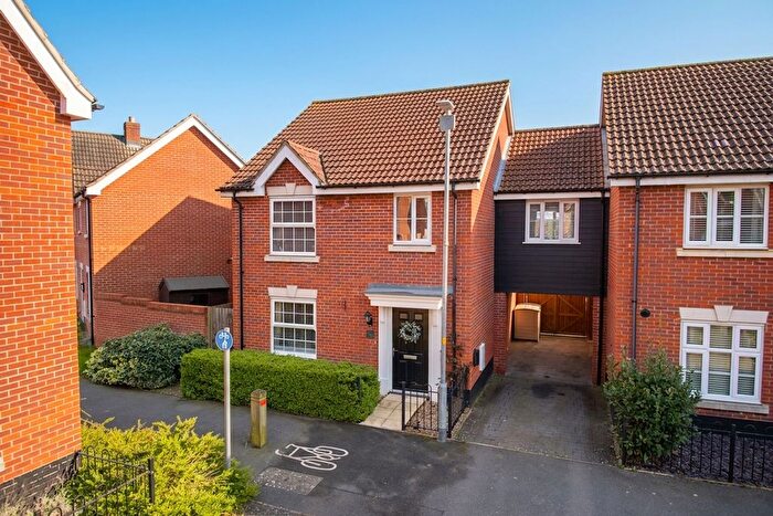 4 Bedroom Link Detached House For Sale In Kingfisher Walk, Loddon, Norwich, NR14