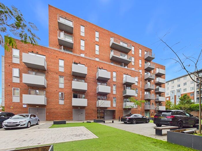 2 Bedroom Flat For Sale In The Metalworks, Petersfield Avenue, Slough, Berkshire, SL2
