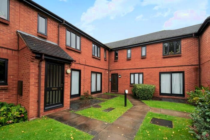 3 Bedroom Flat To Rent In Plested Court, Stoke Mandeville, HP22