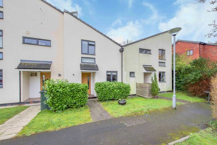 2 Bedroom Town House To Rent In Field View, Caversham, RG4