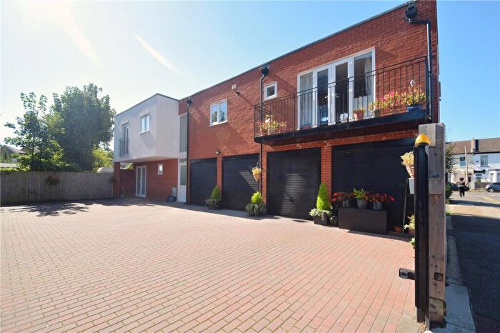 2 Bedroom Apartment To Rent In Salisbury Avenue, Westcliff-on-Sea, Essex, SS0