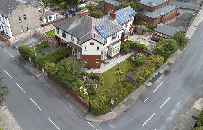 5 Bedroom Semi-Detached House For Sale In Bury Old Road, Heywood, Lancashire, OL10