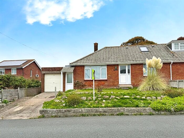 2 Bedroom Bungalow For Sale In Old Road, East Cowes, Isle Of Wight, PO32