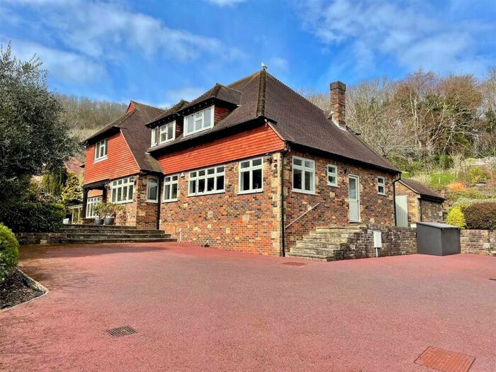 5 Bedroom Detached House To Rent In The Combe, Eastbourne, BN20