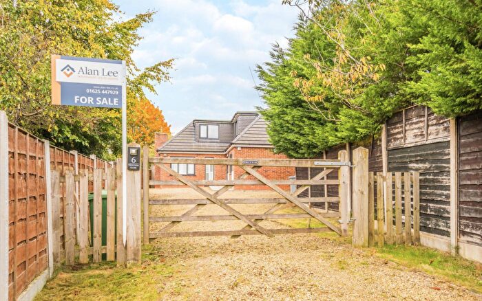 3 Bedroom Detached House For Sale In Tennyson Close, Macclesfield, SK11
