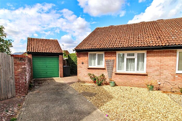 2 Bedroom Bungalow For Sale In The Quantocks, Thatcham, Berkshire, RG19