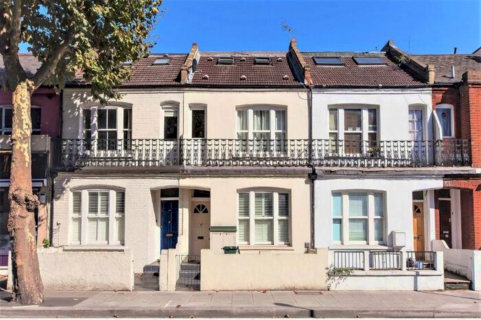 3 Bedroom Flat To Rent In Wandsworth Bridge Road, London, SW6