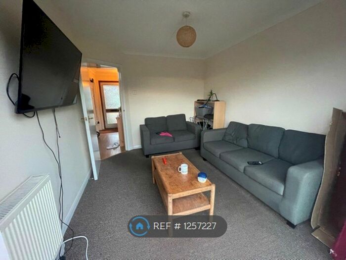 5 Bedroom Semi-Detached House To Rent In Kemsing Gardens, Canterbury CT2