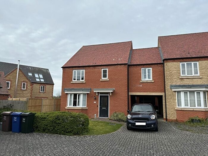 4 Bedroom Detached House To Rent In Pontefract Road, Bicester, OX26