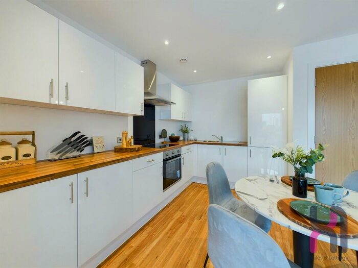 2 Bedroom Apartment To Rent In Pomona Strand, Manchester, Greater Manchester, M16