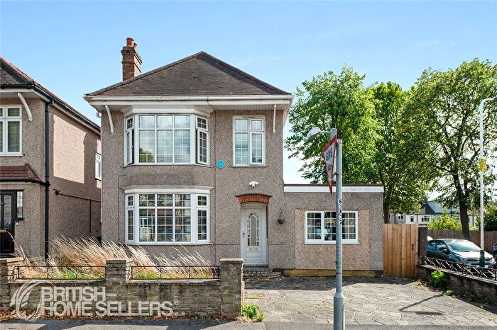 4 Bedroom Detached House For Sale In Bush Elms Road, Hornchurch, RM11