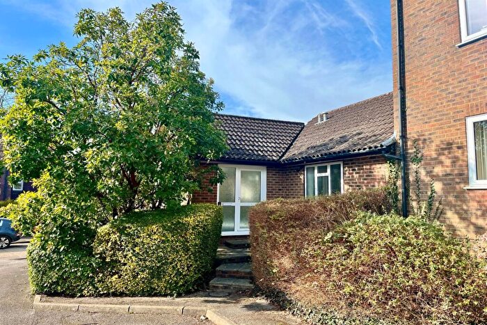 1 Bedroom Bungalow To Rent In Barnhouse Close, Pulborough, RH20
