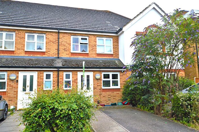 3 Bedroom Terraced House For Sale In Pownall Road, Hounslow, TW3