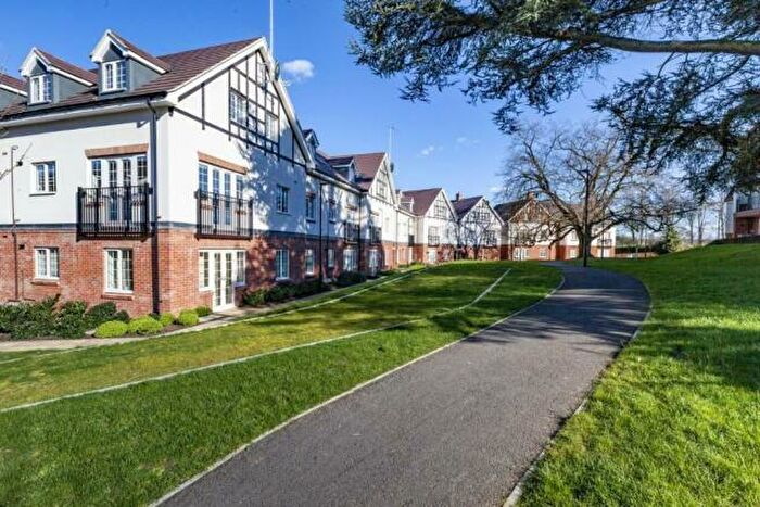 2 Bedroom Flat For Sale In Grange Road, Chalfont St Peter, SL9