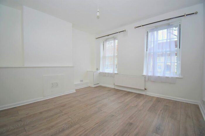 2 Bedroom Flat To Rent In Dunfield Road, London SE6