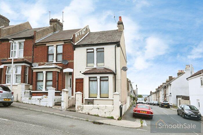 3 Bedroom End Of Terrace House For Sale In Cecil Road, Rochester, ME1