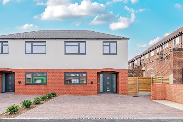 3 Bedroom Semi-Detached House To Rent In Hurlingham Road, Bexleyheath, DA7