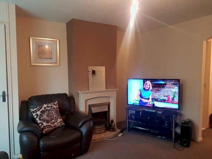 3 Bedroom Detached House To Rent In Saint Christopher Close, West Bromwich, West Midlands, B70
